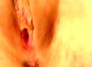 业余粉嫩小屄自制近拍自然秀