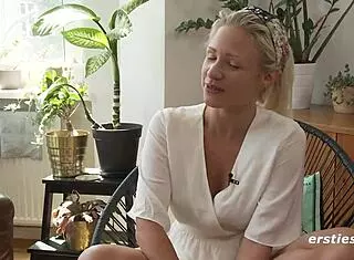 Niedlich und versaut, I mean verliebe dich in gabi with her big natural tits and wet pussy vibrator play.