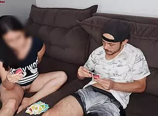 Chamei Vizinho Pra Jogar Uno Sem Calcinha e Marido no Trabalho!