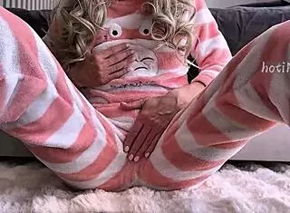 Skinny teen 18+ fingers hairy wet pussy close up to squirting orgasm