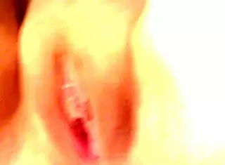 业余粉嫩小屄自制近拍自然秀