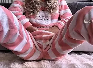 Skinny teen 18+ fingers hairy wet pussy close up to squirting orgasm