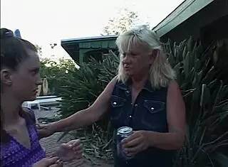 老女人准备尝18+嫩屄了吗？奶奶舔屄玩假屌禁忌女同第一部！