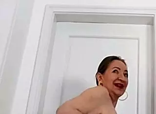 tiny man with tiny 18+ dick fails against giantess joy from busty gilf mariaold uh