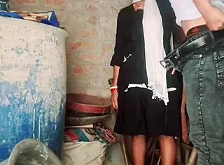 哥们老婆印度乡村周年纪念玩大阴蒂骚逼后收大礼😏