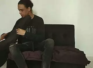 clases de guitarra con mi hermanastro termina masturbandome y follandome el co�o duro y apretado