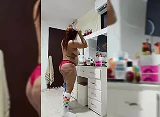 红内裤红唇爸爸爱的方式孕妇后入