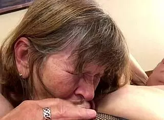 Peggy Sue奶奶POV深喉口爆吞精特写 BBW熟女一口不剩