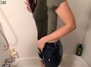 Amateur babe desperate for pee unleashes golden shower