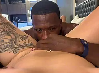 Fui com o marido neg�o da minha amiga no motel e ele me chupou at� gozar with amateurs small tits latina redhead tattoo kissing.