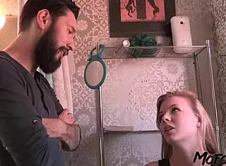 Amateur homemade video on Mofozo com features a 19 year old step daughter in real scenes