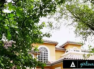 Girlsway大奶熟女Reena Sky和性感邻居Chanell Heart拍全套性爱录像