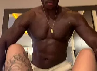 Fui com o marido neg�o da minha amiga no motel e ele me chupou at� gozar with amateurs small tits latina redhead tattoo kissing.