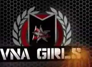 膜拜朱莉亚安奶子她涂乳液挑逗巨乳