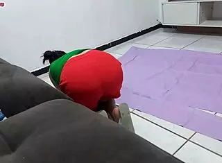 Madrasta Coloca Uma Cortina no Banheiro Só para Olhar o Enteado no Banho