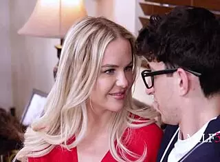 why is this nerdy cougar mom joining our threesome with slimthick vic?