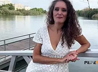 西班牙GILF Mavi Bubbly饥渴双倍年轻18+大屌粗暴女上狂骑