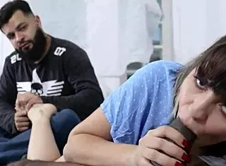 esposa fode o cuzinho com bbc na frente do corno o cuzinho ficou parecendo a caverna do dragão