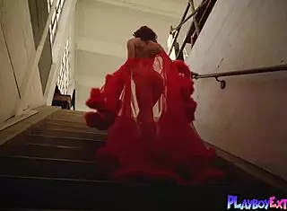 瘦弱红发18+舞者Madeline Amour脱情趣内衣秀柔韧裸体