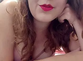 What's your marital status as a camgirl? Tell me about your daily life.