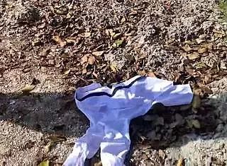 莫妮卡福克斯停游巴士海里裸泳巨假奶晃荡