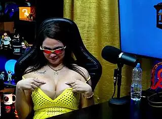 Geisy dk shares how amazing it felt giving her ass to big bambu in that wild interview. This hot Brazilian girlfriend toys close up outdoors with dirty talk.