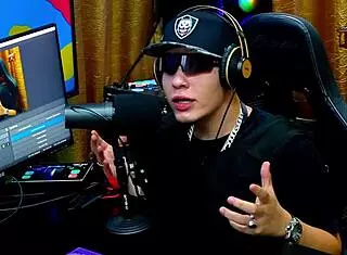 Geisy dk shares how amazing it felt giving her ass to big bambu in that wild interview. This hot Brazilian girlfriend toys close up outdoors with dirty talk.