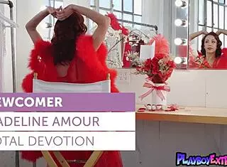 瘦弱红发18+舞者Madeline Amour脱情趣内衣秀柔韧裸体