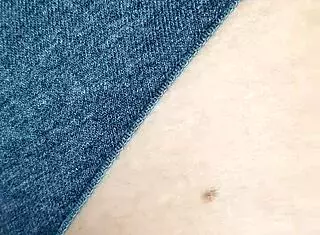 hey, i just love fingering and massaging this cute sexy little 18+ belly button up close