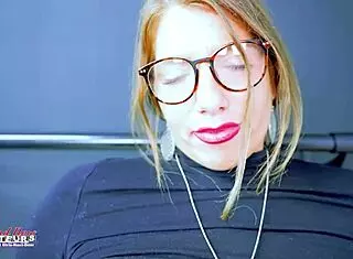 Athletic brunette Raelyn masturbates then sucks cock for deepthroat pounding in doggystyle. 😈🍆