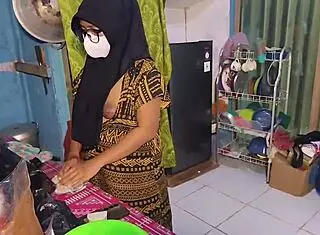 Nikmat nya colmek di dapur with big tits masturbation and wet pussy solo action