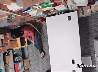 哇黑珍珠18+少女保安大屌偷拍狂干！