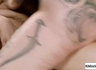 巨乳女同宝贝脸坐丰满阿拉伯送货员舔逼69