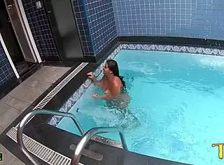 Ted sempre aprontando com as atrizes nos intervalos das grava��es. CRISTINE CASTELARY and GIH ROCHA big ass ebony Brazilian fun!