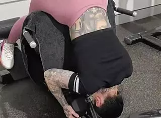 milf gym life features big ass big tits tattoo cougar in leggings workout