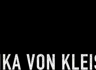 veronikavonk, do you love flashing those big perfect mega boobs like this in voyeur style??