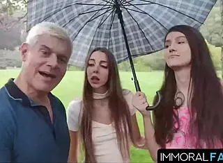 丹大奶黑发女口交后入内射业余群P高潮深情