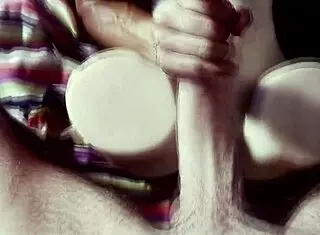 她惊喜带来Tanataly娃娃3P共享精液高潮