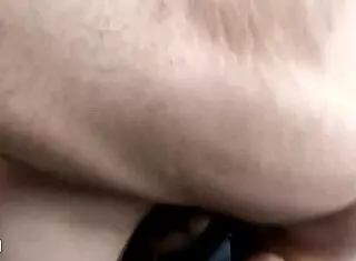 Tatuado sarado pauzudo and loira milf in lingerie.