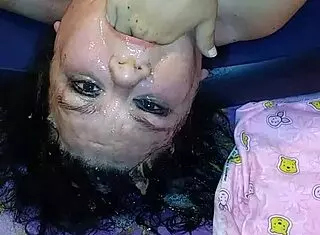 哇，Ms TL喉咙被拳交搞得又脏又乱超狂野 😈