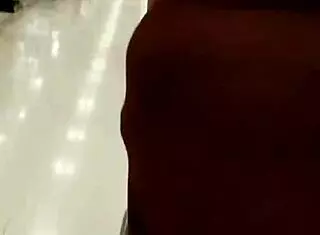 嘿店里这骚货藏着大肥臀老娘们？