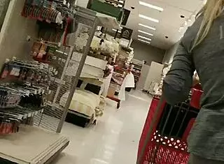 嘿店里这骚货藏着大肥臀老娘们？