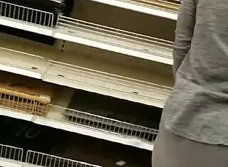 嘿店里这骚货藏着大肥臀老娘们？