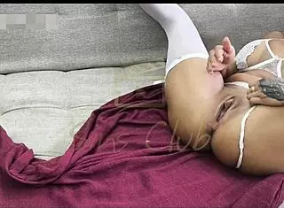 已婚熟女偷情大黑屌绿帽老公看热闹！😏