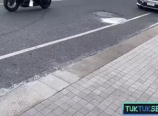 街头捡娇小泰妹狂骑猛干