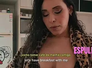 早餐小奶拉丁妹子求伴一起高潮