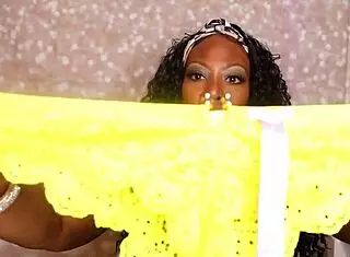 damn i love showin off my big booty mamasota culona in this tiny bikini... feels so hot