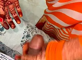 人妻被老公和年轻小伙双重内射高潮