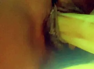 屁眼塞蔬菜...哎呀超爽