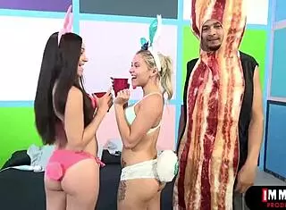 复活节兔女3P黑人大屌口爆后入